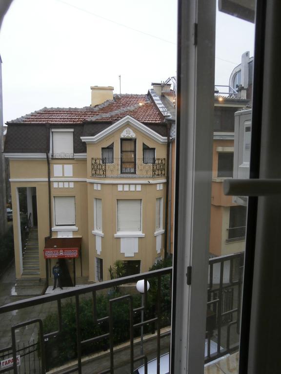 Art Apartment Kiril And Metodi Square Burgas Phòng bức ảnh