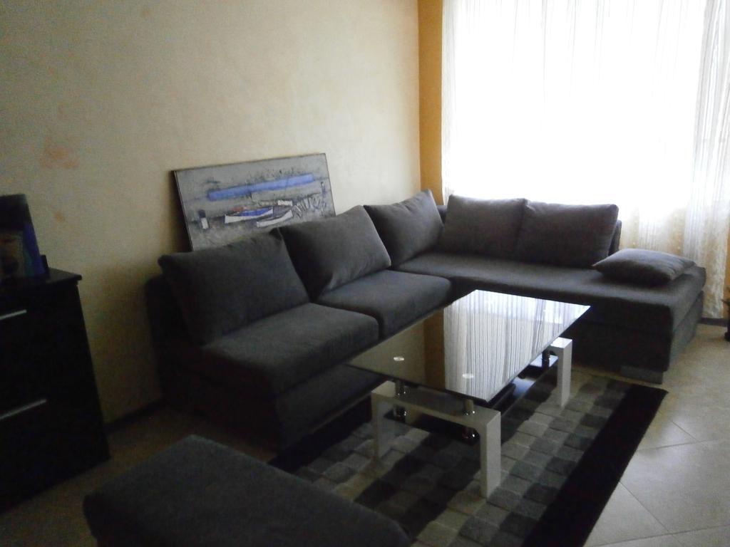 Art Apartment Kiril And Metodi Square Burgas Phòng bức ảnh