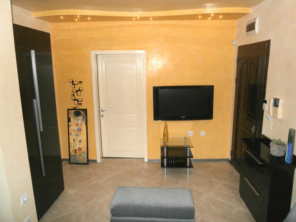 Art Apartment Kiril And Metodi Square Burgas Ngoại thất bức ảnh