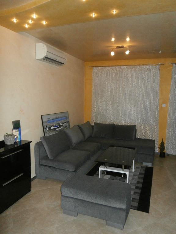 Art Apartment Kiril And Metodi Square Burgas Phòng bức ảnh